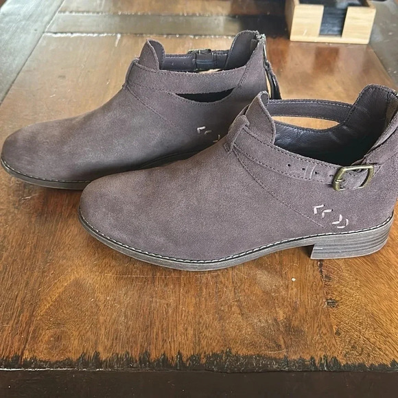 Skechers Suede chocolate brown boots. Size 9 - Picture 3 of 7